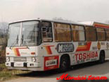 Tele rekl�mmal, l�v� az ablakban.
