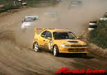 ...majd az els� kanyarban...