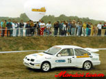 Nagydobos. Gold Eagle a p�ly�n �s a h�tt�rben.